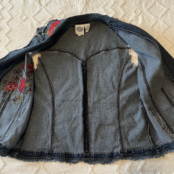 DG2 Embroidered Denim Vest Women's M Floral Rose Pockets Frayed Hem Boho Y2K - Picture 10 of 11